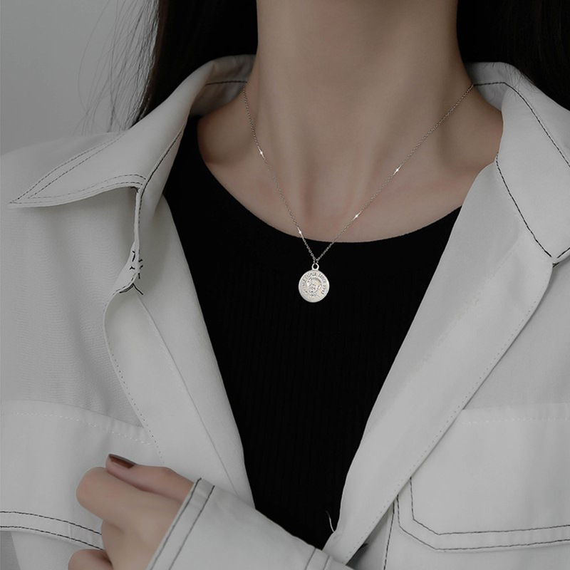 S925 스털링 실버 소재의 동전 펜던트가 달린 목걸이 - Coin Necklace Delicate 리뷰 및 가격